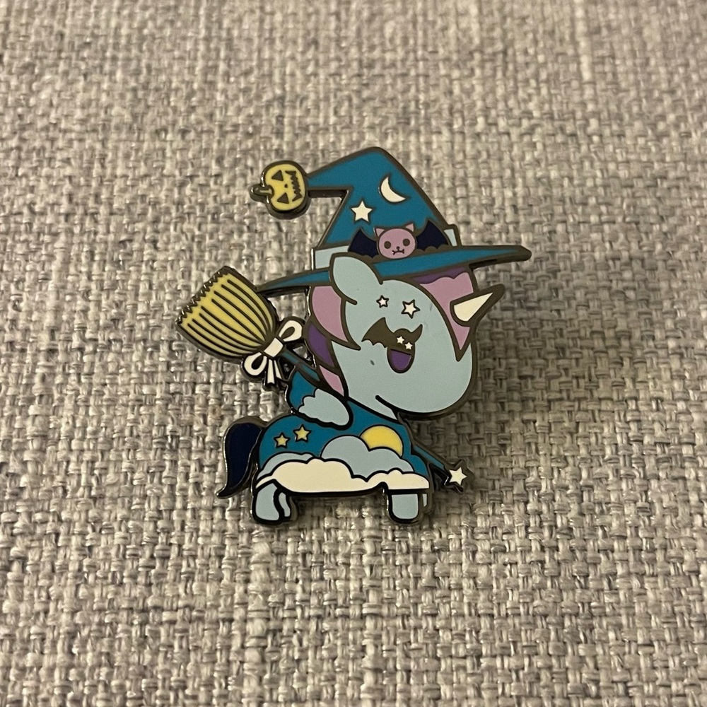 tokidoki Mystic Magic Unicorno Blind Box Pin - Mystic Moonella